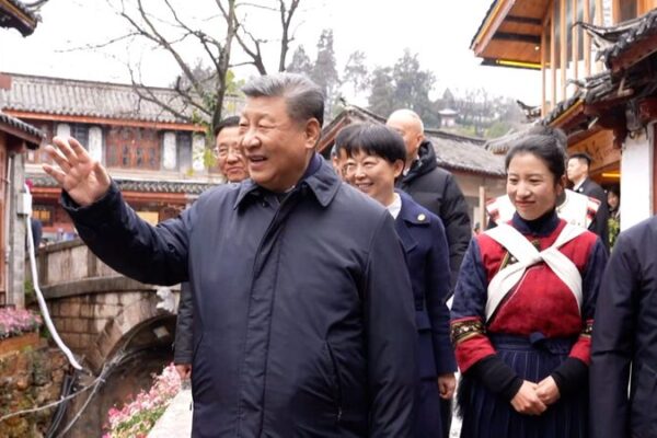 Xi_Enjoys_Yunnan_Coffee_in_Lijiang_Old_Town