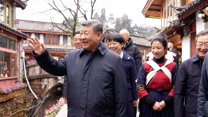 Xi_Enjoys_Yunnan_Coffee_in_Lijiang_Old_Town-2 - News for amigos, by amigos Xi_Enjoys_Yunnan_Coffee_in_Lijiang_Old_Town