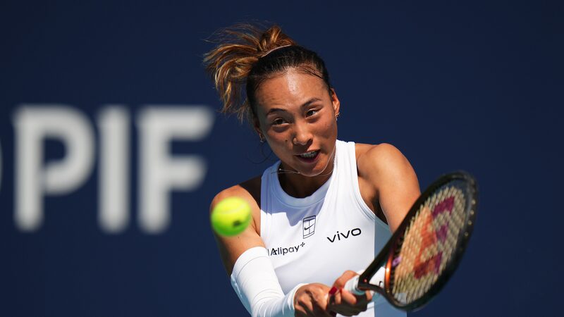 Zheng_Qinwen_Cruises_Past_Davis_at_Miami_Open