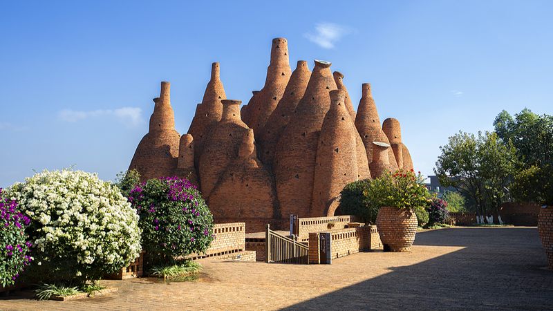 50__Cloud_Artists_Lounge__A_Red_Brick_Marvel_in_Mile_City_poster - News for amigos, by amigos 50__Cloud_Artists_Lounge__A_Red_Brick_Marvel_in_Mile_City video poster