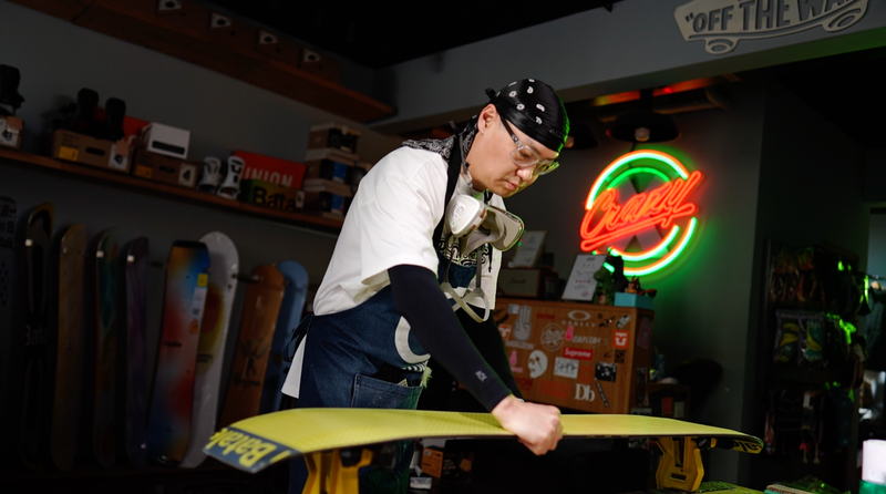 Behind_the_Scenes__Lao_Feng_s_Art_of_Snowboard_Tuning video poster