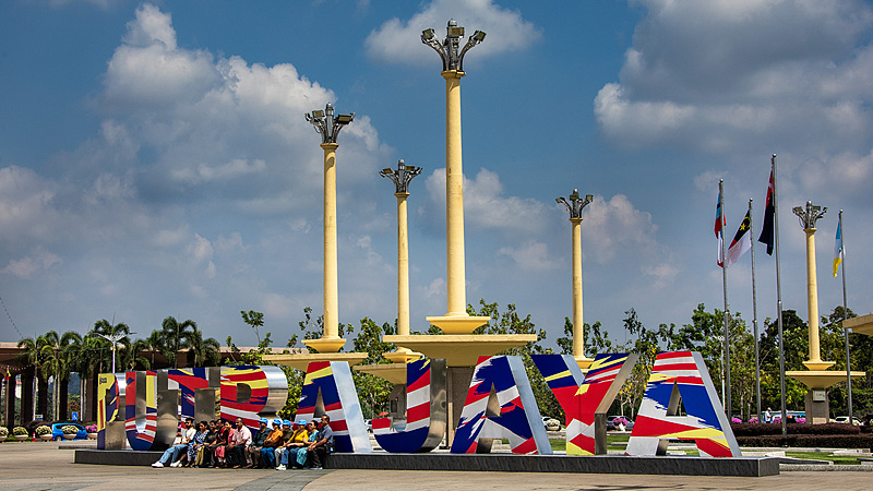 Bilateral_Boost__Xi_Jinping_Meets_Anwar_Ibrahim_poster - News for amigos, by amigos Bilateral_Boost__Xi_Jinping_Meets_Anwar_Ibrahim video poster