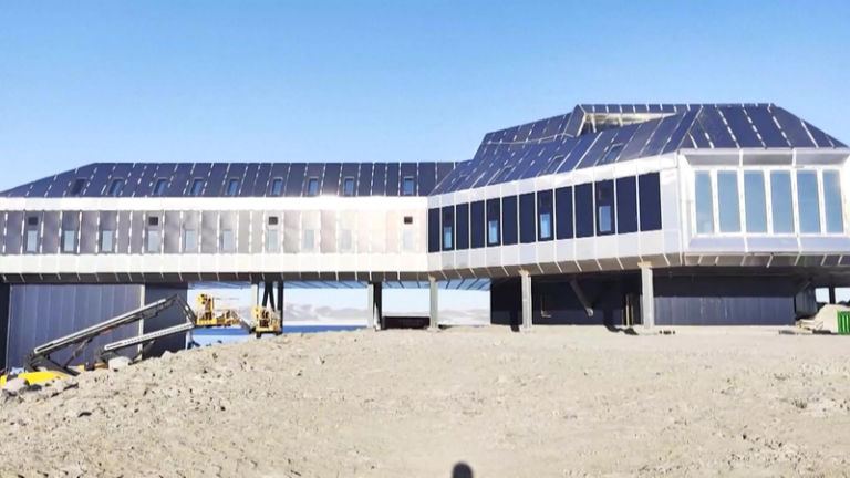 China_s_Qinling_Station_Goes_Green_with_Hybrid_Energy_System