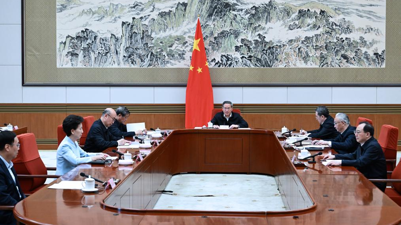 Chinese Premier Charts Path to Market Stability Chinese_Premier_Charts_Path_to_Market_Stability