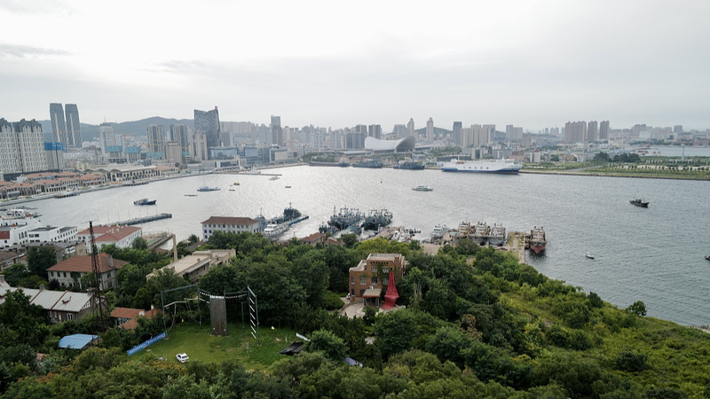 City_Meets_Sea__Yantai_Mountain_s_Stunning_Coastal_Vista_poster - News for amigos, by amigos City_Meets_Sea__Yantai_Mountain_s_Stunning_Coastal_Vista video poster