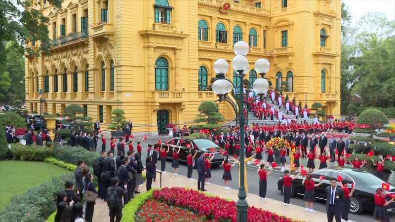 Xi’s State Visit: Warm Welcome in Hanoi video poster