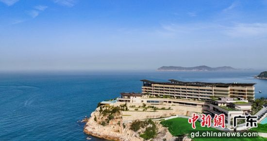 China’s Only Clifftop Alila Resort Opens on Dong’ao Island China’s Only Clifftop Alila Resort Opens on Dong’ao Island