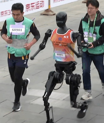 Humanoids_Hit_the_Track_in_Beijing_s_Robot_Half_Marathon video poster