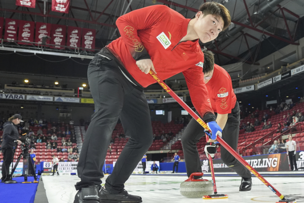 Japan Clinches 7-6 Win in Thrilling Curling Showdown Japan_Clinches_7_6_Win_in_Thrilling_Curling_Showdown