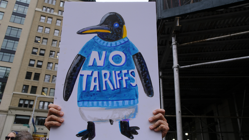 Mass_Protests_Shake_U_S__and_Europe_Over_Trump_Policies - News for amigos, by amigos Mass_Protests_Shake_U_S__and_Europe_Over_Trump_Policies