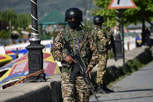 Pakistan Warns of Possible Indian Military Strike in 24-36 Hours Pakistan_Warns_of_Possible_Indian_Military_Strike_in_24_36_Hours