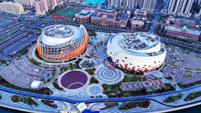 Qingdao_Shines_at_20th_China_Huabiao_Film_Awards