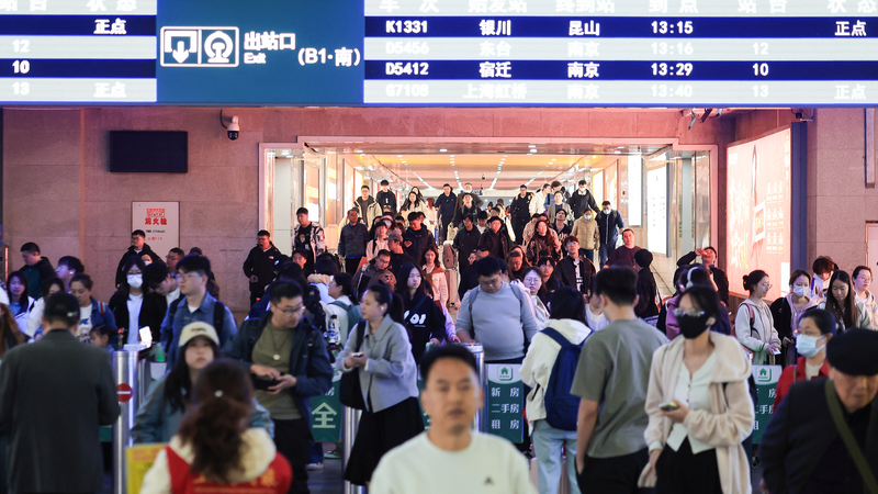 Qingming_Festival_Sparks_a_Travel_Boom_in_China