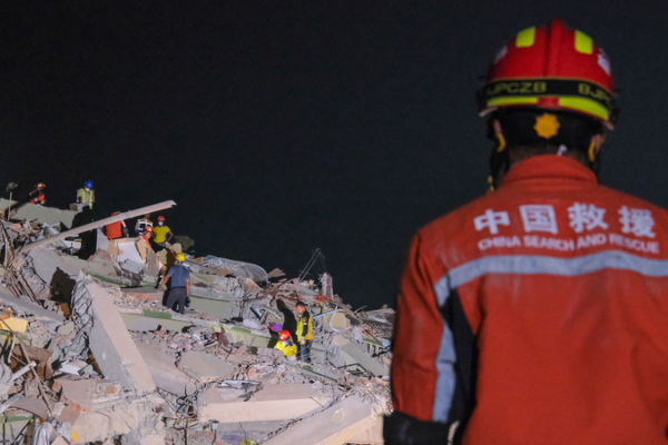 Rescue_Teams_Press_On_in_Mandalay_After_Devastating_Myanmar_Earthquake video poster