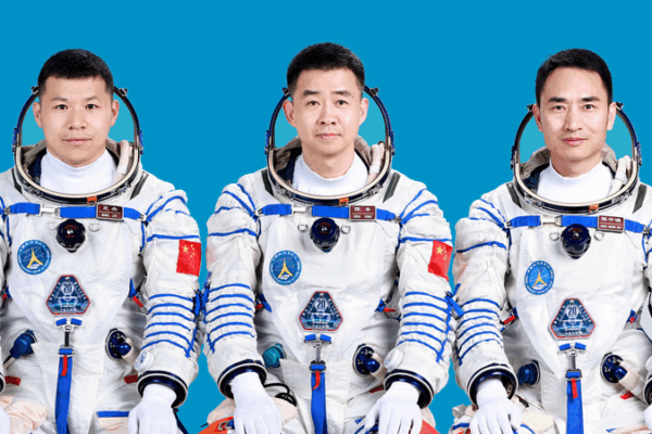 Shenzhou-20 Crew Dazzle at Jiuquan Press Meet Shenzhou_20_Crew_Dazzle_at_Jiuquan_Press_Meet video poster