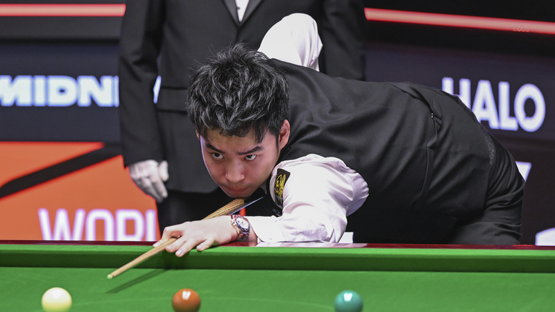 Si_Jiahui_Edges_Past_Woollaston_for_World_Snooker_QF_Spot