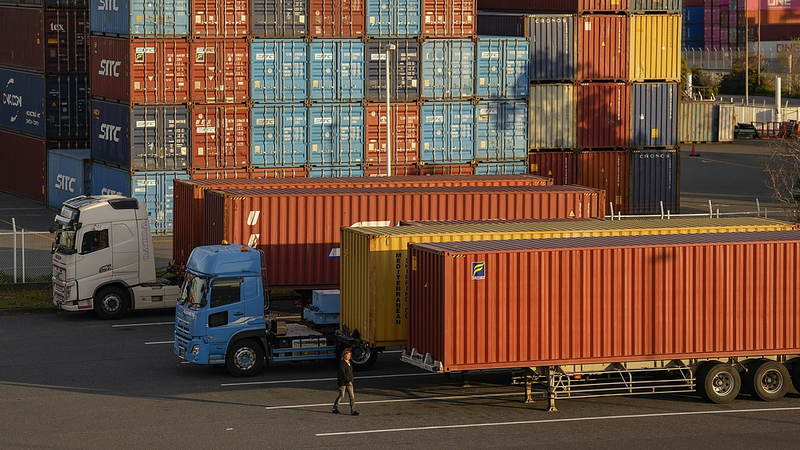 Trump_Dives_into_Japan_Trade_Talks__Stirring_Economic_Jitters - News for amigos, by amigos Trump_Dives_into_Japan_Trade_Talks__Stirring_Economic_Jitters