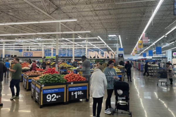 US Shoppers Stockpile Essentials Amid Tariff Fears US_Shoppers_Stockpile_Essentials_Amid_Tariff_Fears