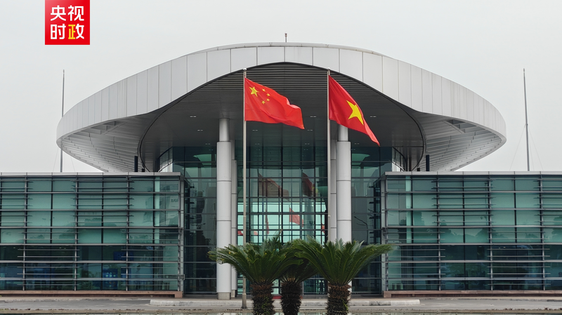 Xi_Jinping_Arrives_in_Hanoi_for_State_Visit - News for amigos, by amigos Xi_Jinping_Arrives_in_Hanoi_for_State_Visit