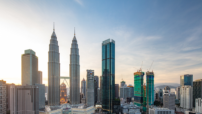 Xi_Jinping_Arrives_in_Kuala_Lumpur_for_State_Visit_poster - News for amigos, by amigos Xi_Jinping_Arrives_in_Kuala_Lumpur_for_State_Visit video poster