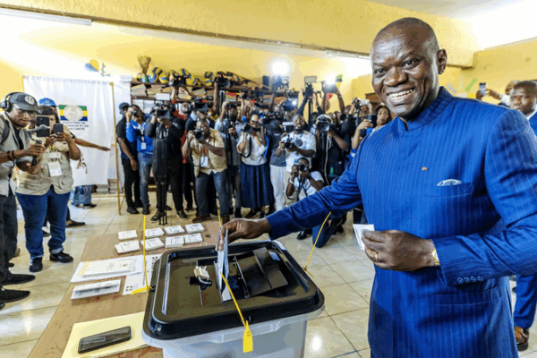 Xi Jinping Congratulates Gabon Leader Nguema Xi_Jinping_Congratulates_Gabon_Leader_Nguema