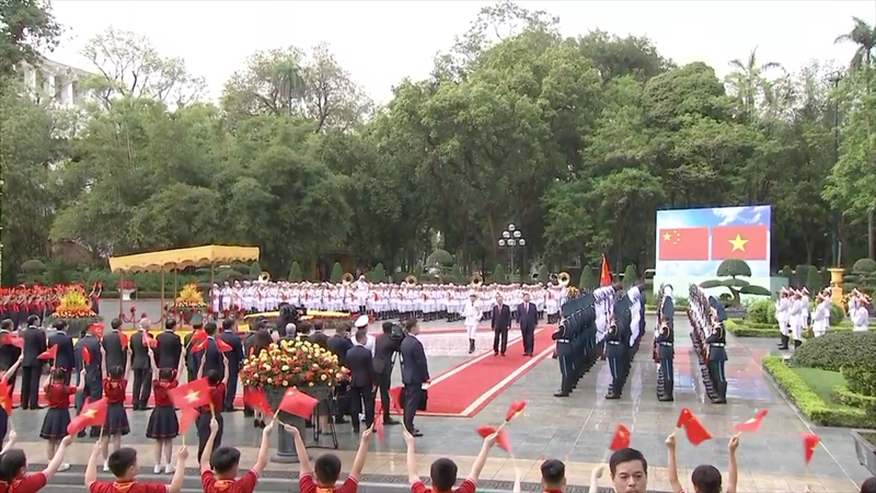 Xi_Jinping_Inspects_Vietnamese_Guard_of_Honor video poster