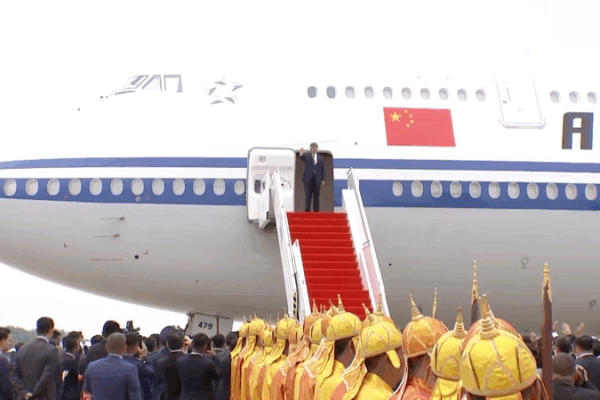 Xi Wraps Up Two-Day Visit to Cambodia Xi_Wraps_Up_Two_Day_Visit_to_Cambodia video poster