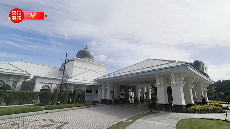 Xi_and_Malaysian_PM_Exchange_Cooperation_Documents