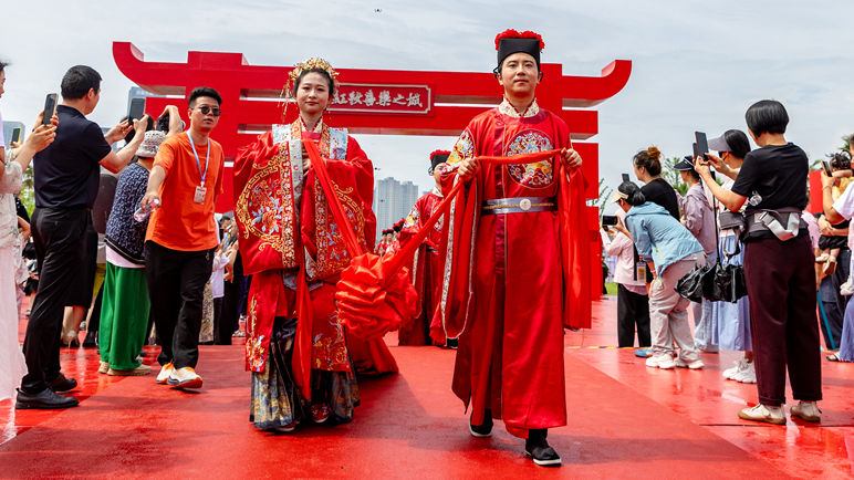 Ancient Romance Reimagined: Song-Style Wedding in Ninghai Ancient_Romance_Reimagined__Song_Style_Wedding_in_Ninghai