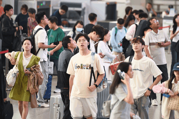Dragon Boat Festival Sparks Record Railway Travel Surge Dragon_Boat_Festival_Sparks_Record_Railway_Travel_Surge