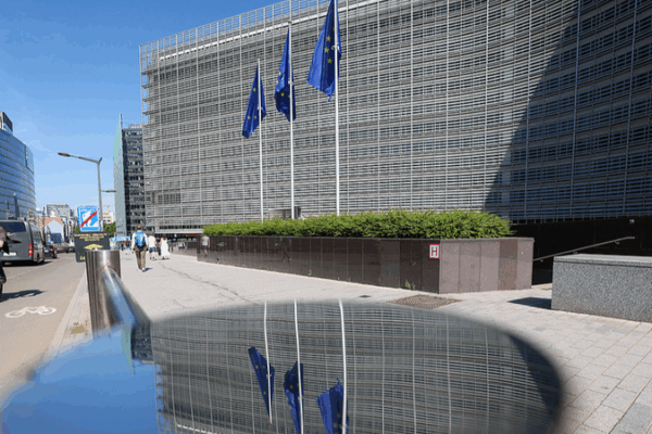 EU Speeds Up Visas to Attract U.S. Researchers EU_Speeds_Up_Visas_to_Attract_U_S__Researchers
