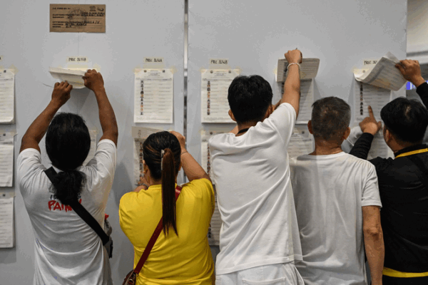 Filipinos Vote Amid Tense Marcos-Duterte Showdown in Midterms Filipinos_Vote_Amid_Tense_Marcos_Duterte_Showdown_in_Midterms