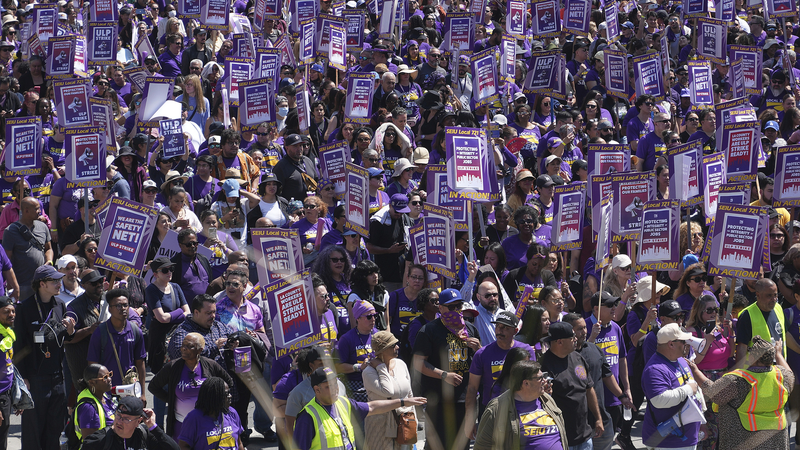 U.S. May Day Rally: Protesters Challenge Trump’s Policies U.S. May Day Rally: Protesters Challenge Trump’s Policies