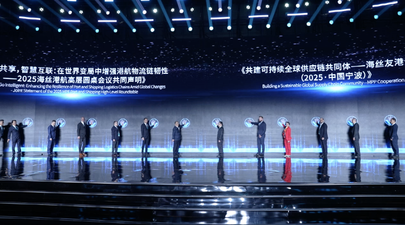 Global_Shipping_Giants_Unite_in_Ningbo_for_2025_Forum video poster