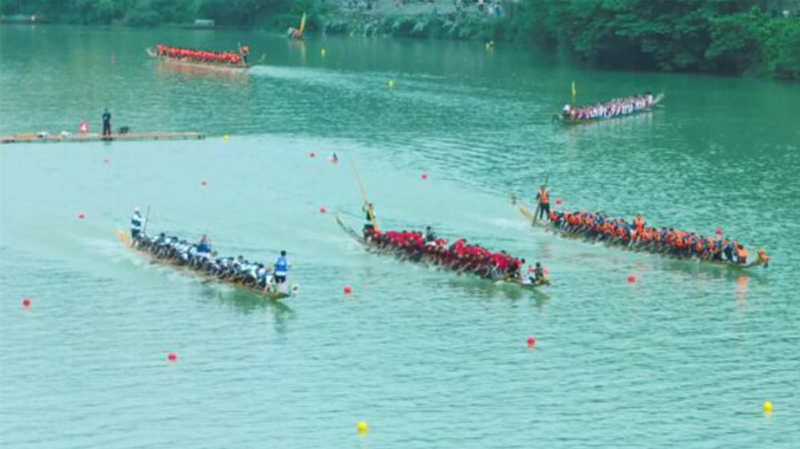 Guizhou_Hosts_Thrilling_Traditional_Dragon_Boat_Race