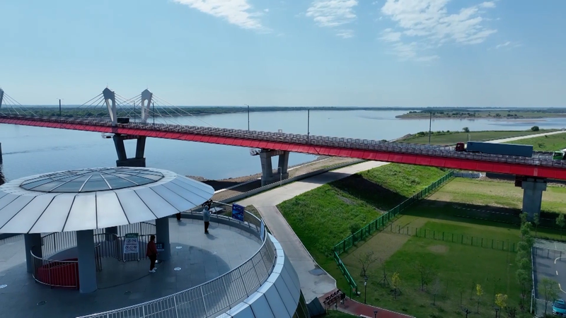 Heihe_Blagoveschchensk_Bridge_Sparks_Border_Trade_Boom video poster