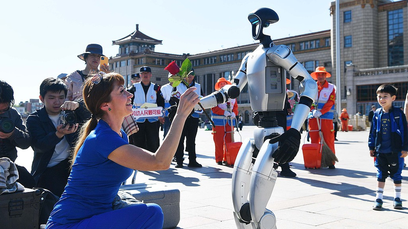 High_Tech_Robots_Transform_Scenic_Tours_in_the_Chinese_Mainland