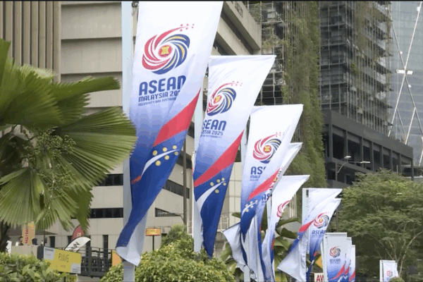 Inaugural_ASEAN_GCC_China_Summit__Free_Trade_Takes_Center_Stage video poster