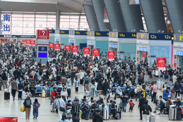 Record Travel Surge in the Chinese Mainland’s Epic May Day Holiday