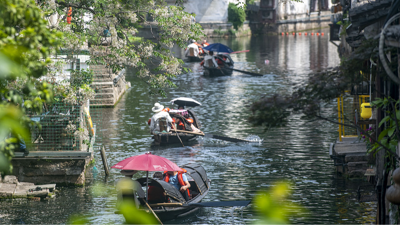 Labor_Day_Sparks_Travel_Revival___Cultural_Buzz_in_the_Chinese_Mainland