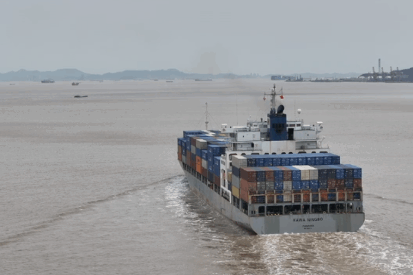 Ningbo Port: Resilience Amid Global Trade Tensions Ningbo_Port__Resilience_Amid_Global_Trade_Tensions video poster