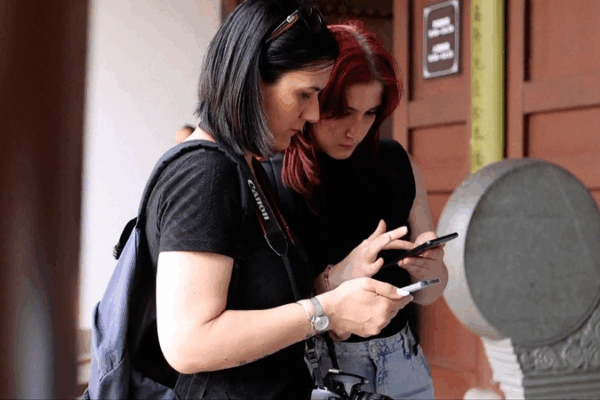 Seamless Mobile Payments: Global Travelers Benefit on the Chinese Mainland Seamless_Mobile_Payments__Global_Travelers_Benefit_on_the_Chinese_Mainland video poster