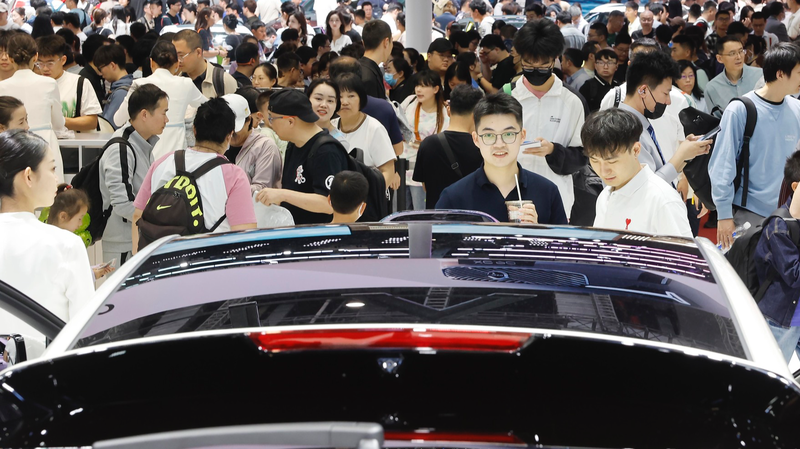 Shanghai Auto Show Captivates Crowds This Labor Day Shanghai_Auto_Show_Captivates_Crowds_This_Labor_Day