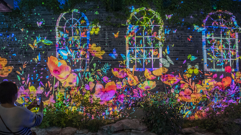 Shanghai_Lights_Up__May_Day_Light___Shadow_Spectacle