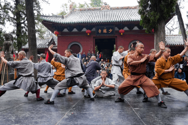 Shaolin Monks Amaze with Soft Kung Fu Flexibility Shaolin_Monks_Amaze_with_Soft_Kung_Fu_Flexibility
