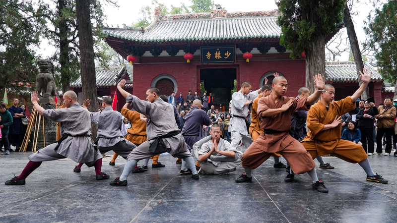 Shaolin_Monks_Amaze_with_Soft_Kung_Fu_Flexibility - News for amigos, by amigos Shaolin_Monks_Amaze_with_Soft_Kung_Fu_Flexibility