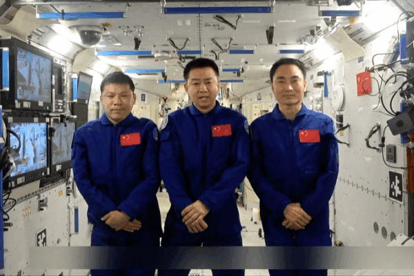 Shenzhou-20 Crew Celebrates Children’s Day from Space! Shenzhou_20_Crew_Celebrates_Children_s_Day_from_Space_ video poster