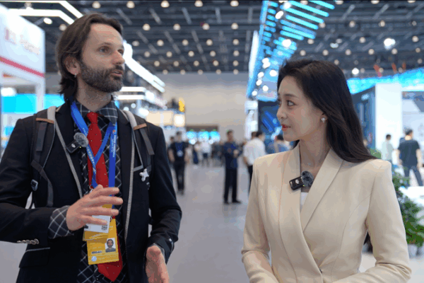 Slovak Journalist Spots Big Business Potential at Ningbo Expo Slovak_Journalist_Spots_Big_Business_Potential_at_Ningbo_Expo video poster