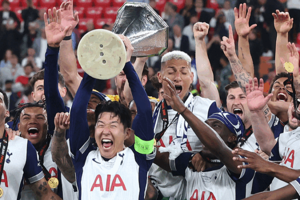 Spurs End 17-Year Trophy Drought with a 1-0 Win Over Man U Spurs_End_17_Year_Trophy_Drought_with_a_1_0_Win_Over_Man_U