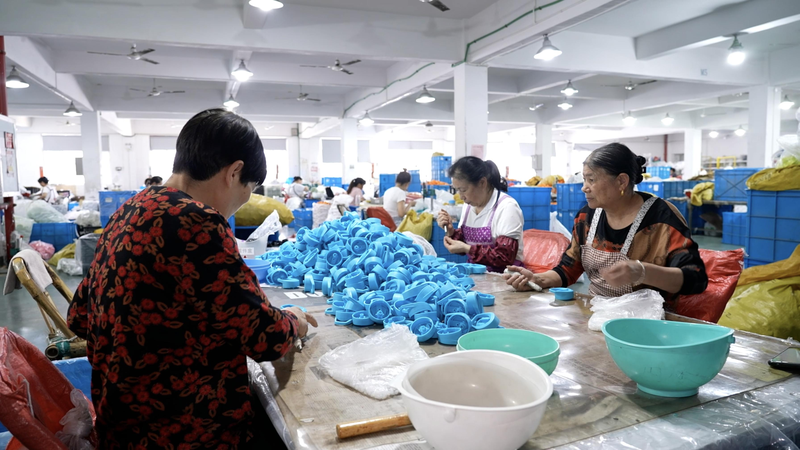 Tariff_Reprieve_Boosts_U_S__Toy_Makers_for_the_Holidays_poster - News for amigos, by amigos Tariff_Reprieve_Boosts_U_S__Toy_Makers_for_the_Holidays video poster